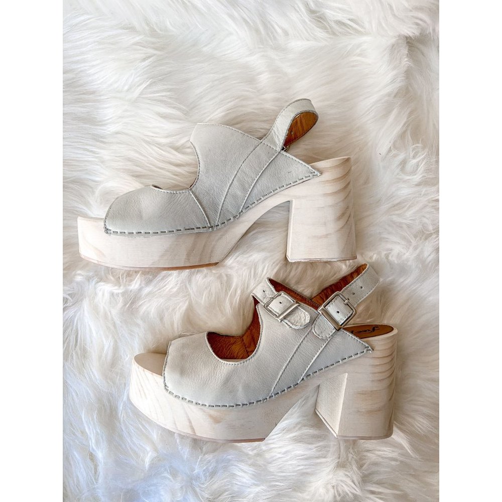 NEW Free People Belem's Clogs in White - Picture 4 of 8